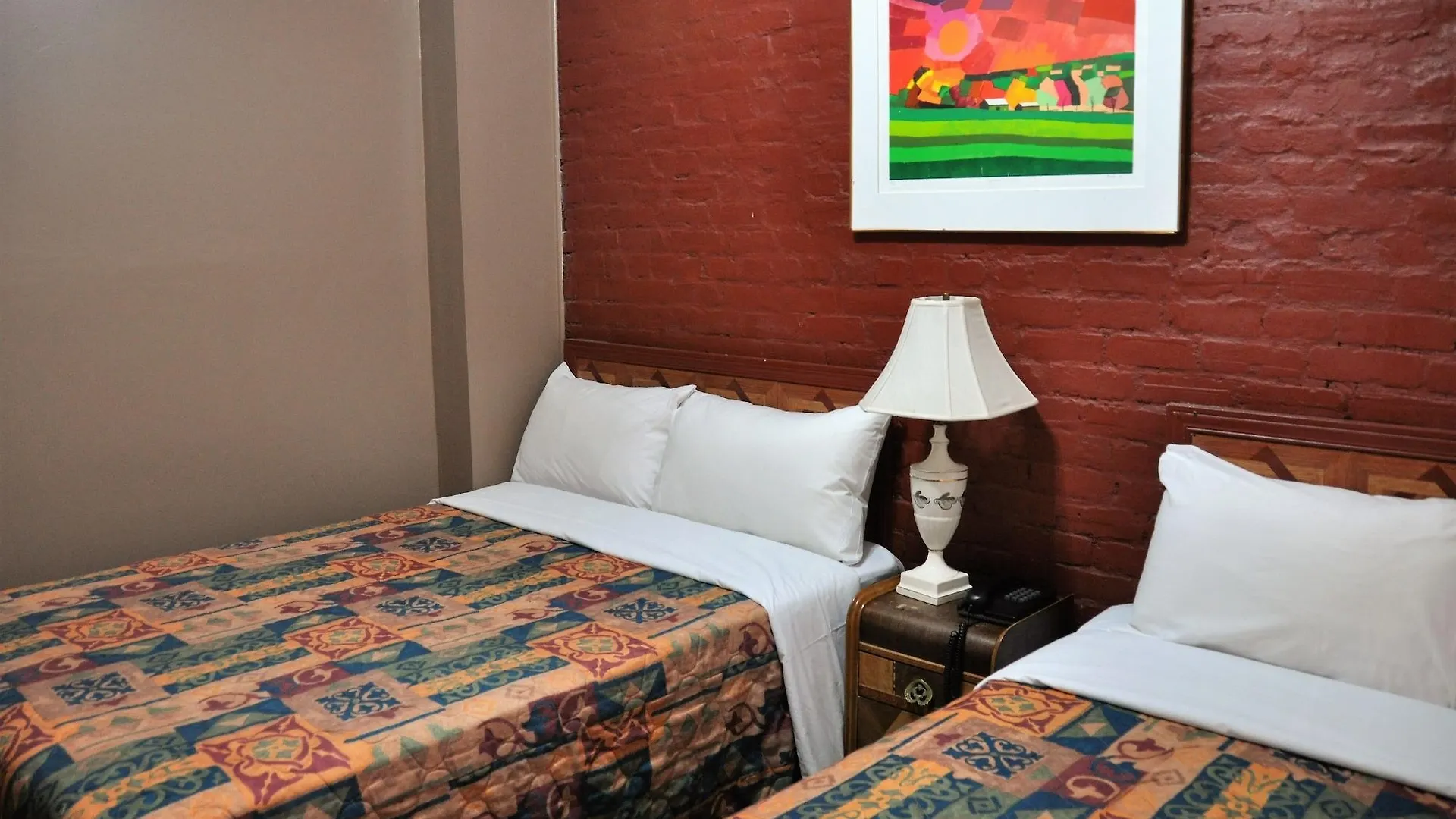 Hotel Ste-Catherine Montreal